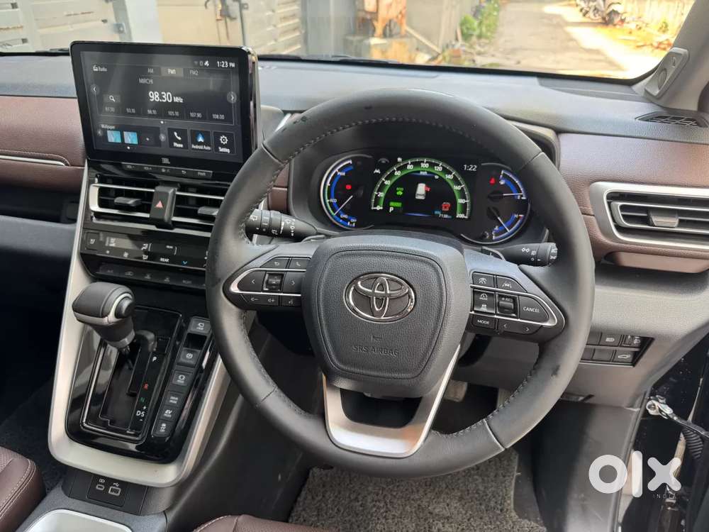 Toyota Innova Hycross 2.0 Zx (o) Hybrid 7 Str, 2025, Petrol