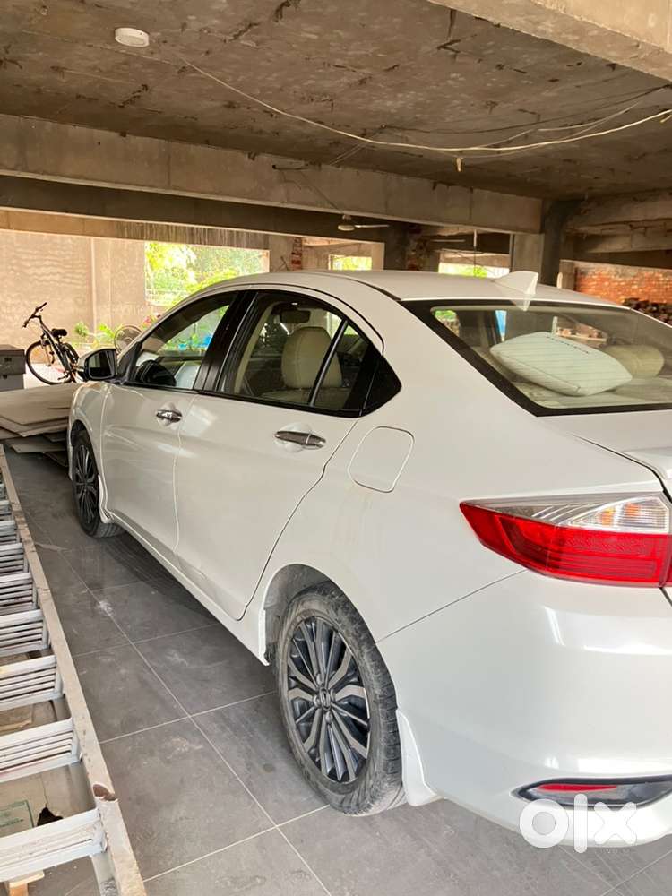 Scretch Less ,dent Less 1st Owner ,no Loan .demand 8,25,000