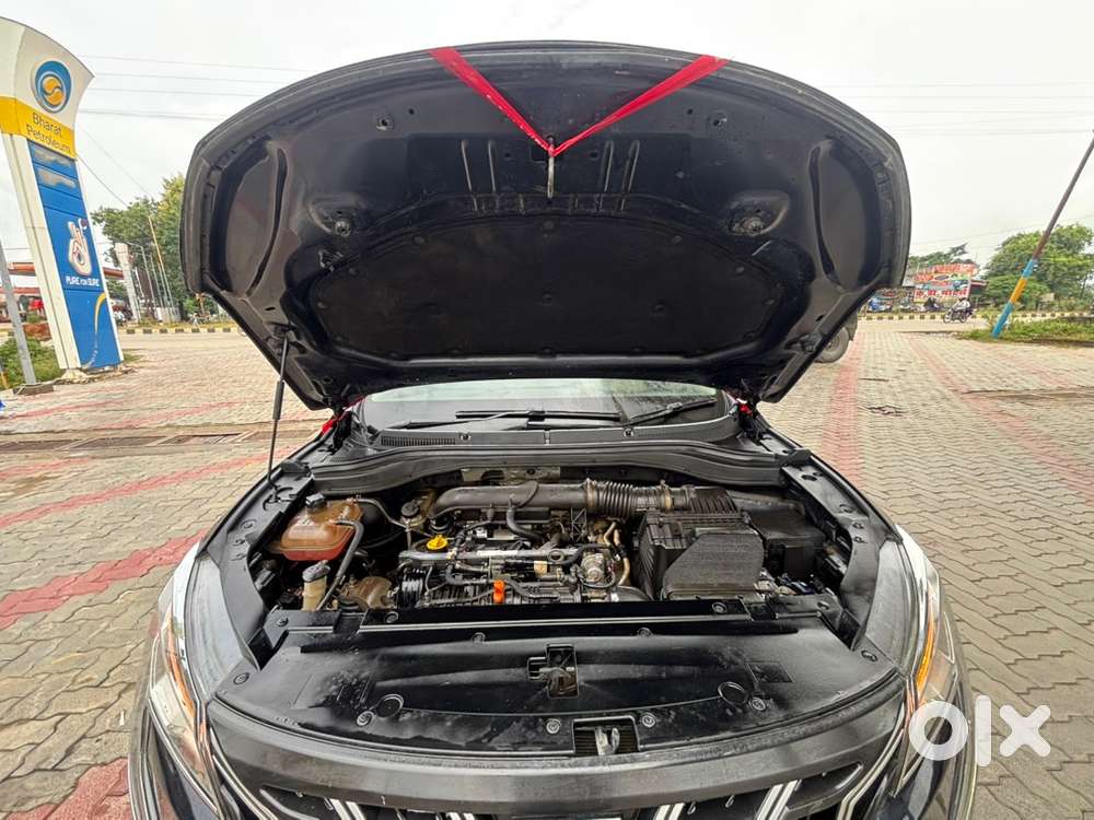 Mahindra Xuv700 2022 Petrol Well Maintained