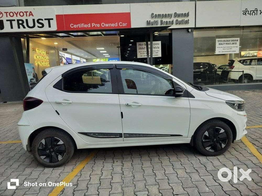 Tata Tiago 1.2 Revotron Xta, 2025, Petrol