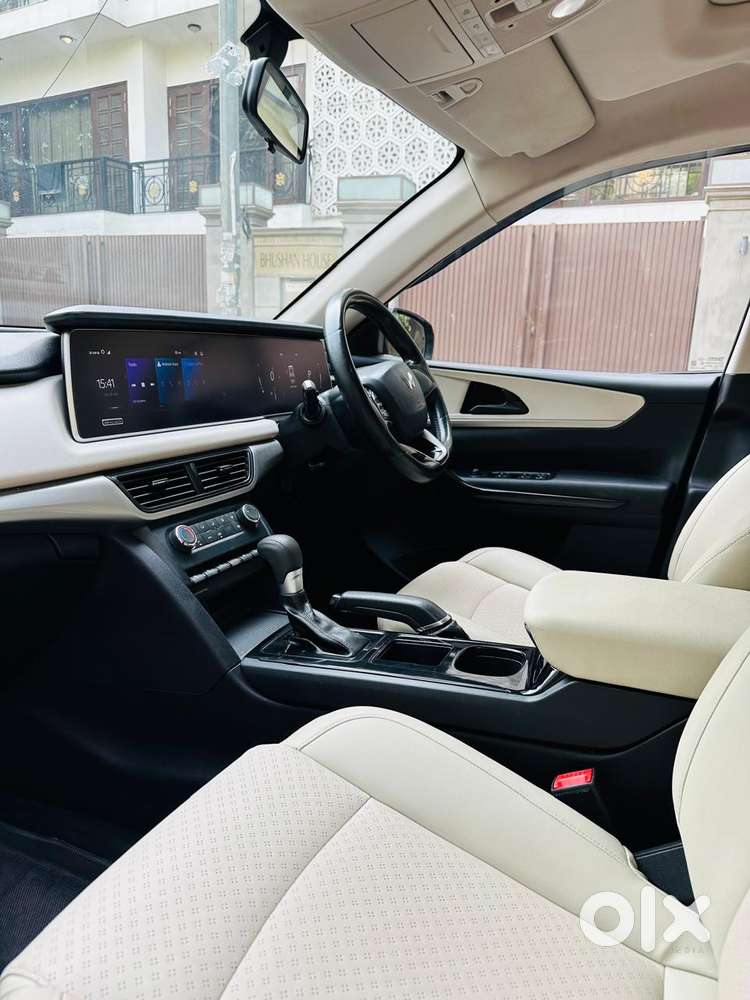 Mahindra Xuv700 2.0 Ax 5 Petrol At Str, 2022, Petrol