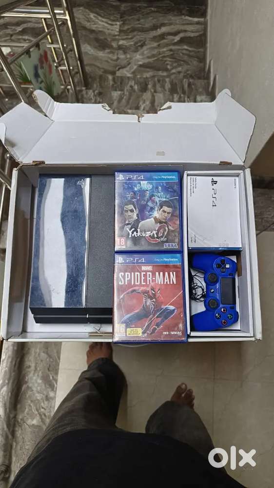 PS4 Full Box with Games
