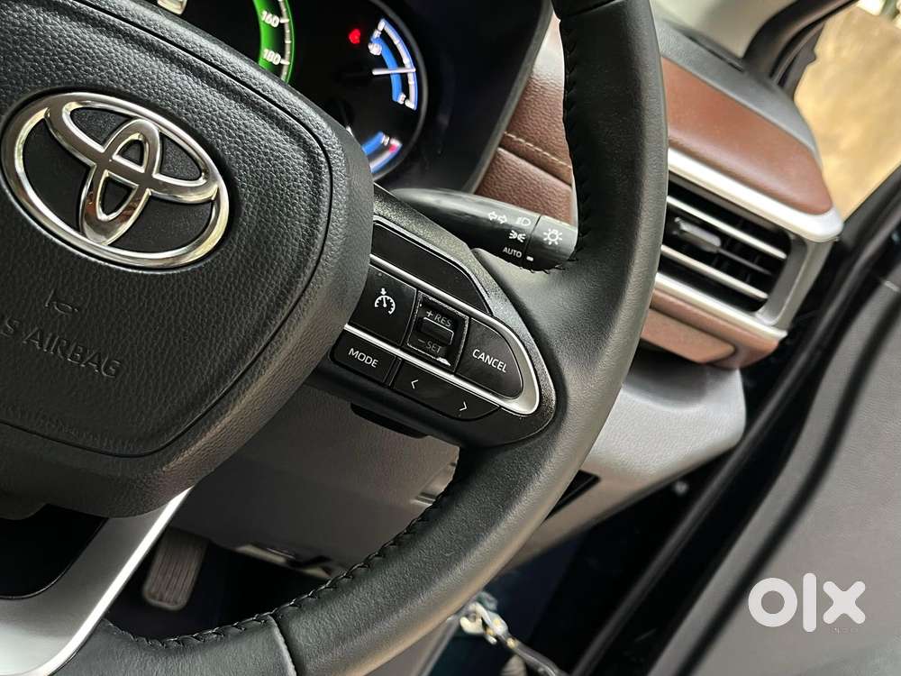 Toyota Innova Hycross 2.0 Vx Hybrid 7 Str, 2025, Petrol