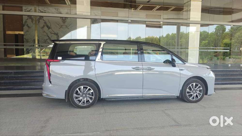 2026 Mg M9 Presidential Limo Ev – Grey