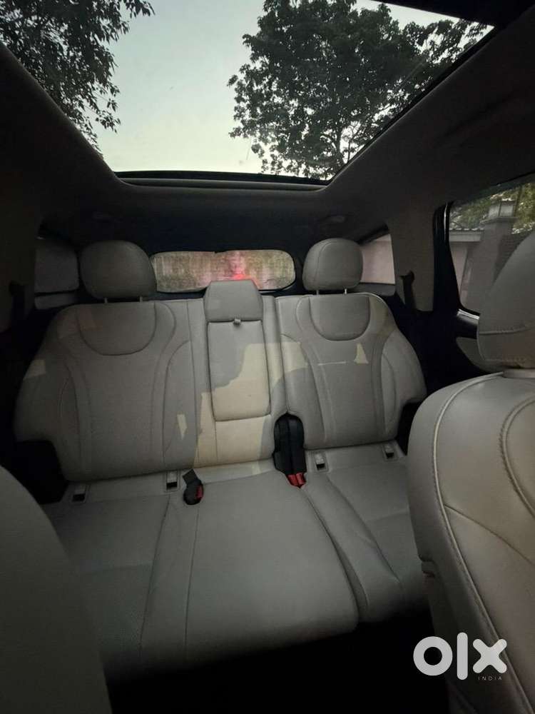 Mahindra Xuv700 2023 Petrol Well Maintained