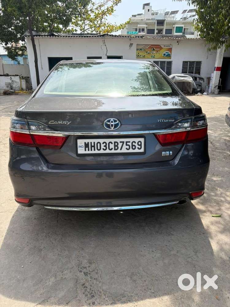 Immaculately Maintained Toyota Camry Hybrid