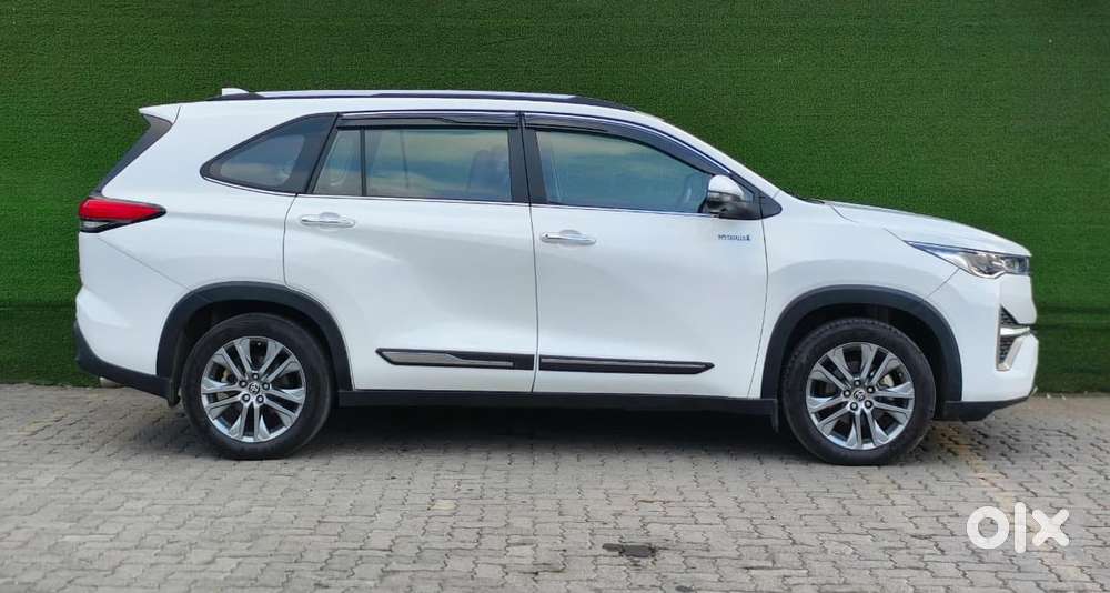 Toyota Innova Hycross, 2024, Petrol