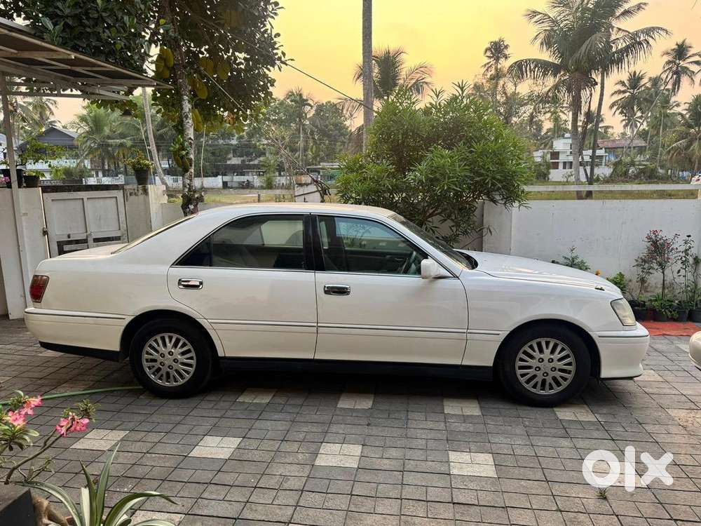 Toyota Crown Royal Saloon