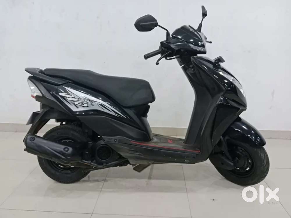 Honda dio black online scooty