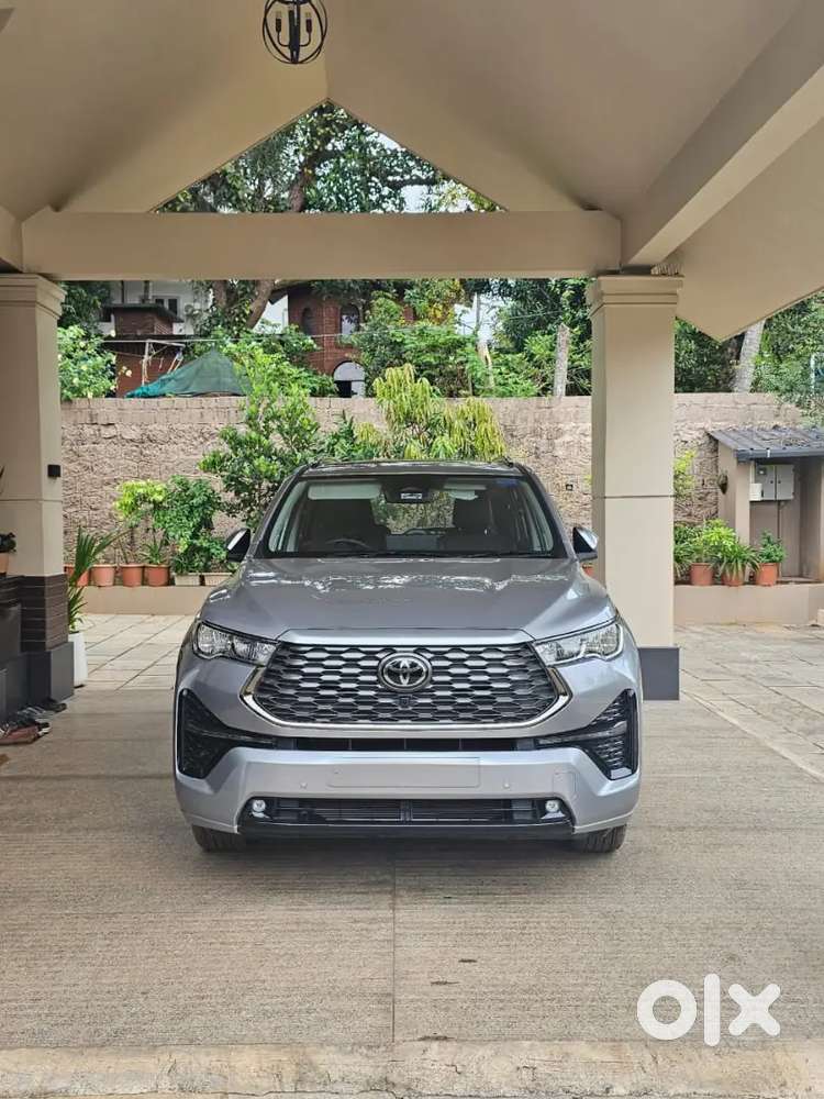 Toyota Innova Hycross 2024