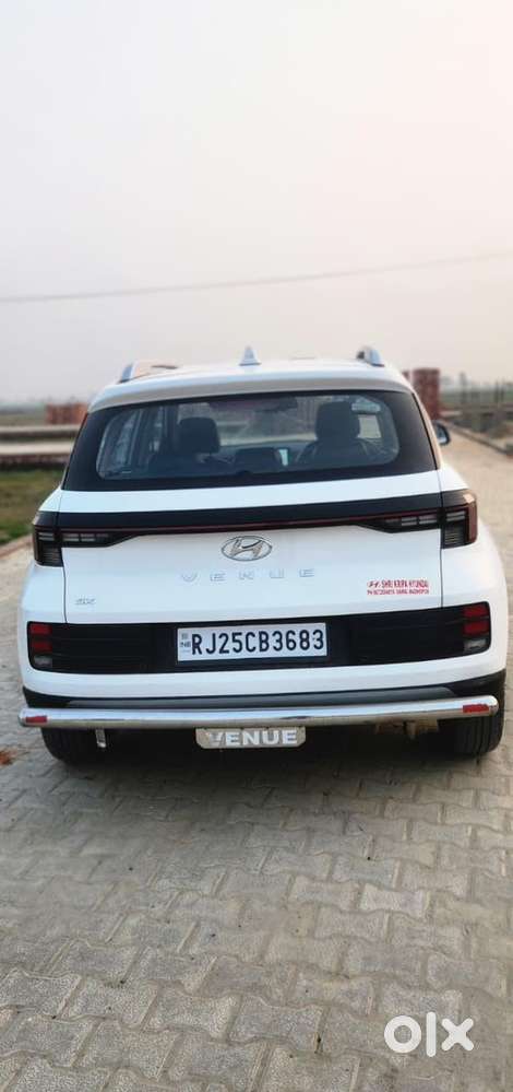 Hyundai Venue Petrol Manual 2024