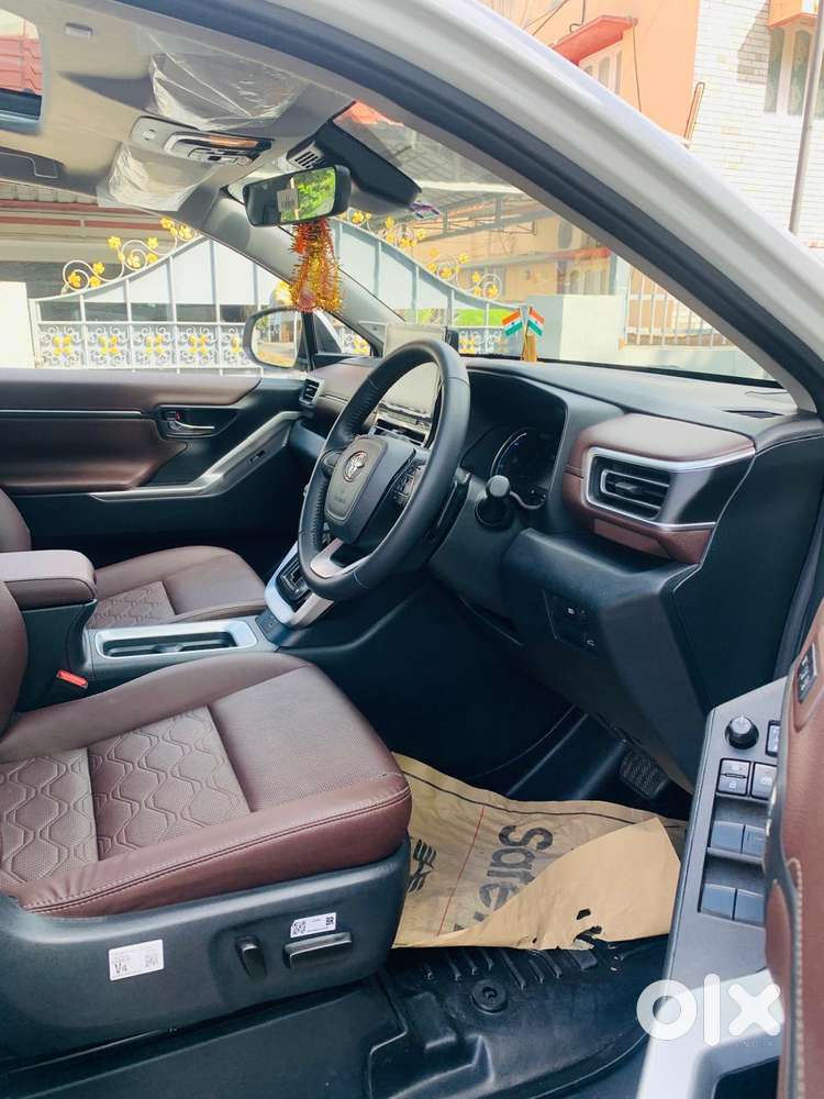 Toyota Innova Hycross 2.0 Zx (o) Hybrid 7 Str, 2025, Electric