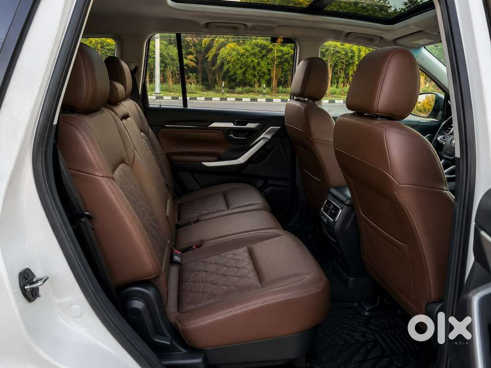 Toyota Innova Hycross 2025 16000 Km Driven