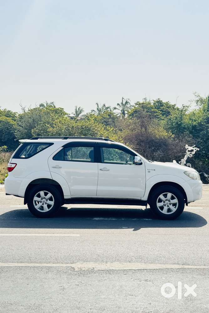 Toyota Fortuner 4x2 Mt 2.8 Diesel, 2011, Diesel