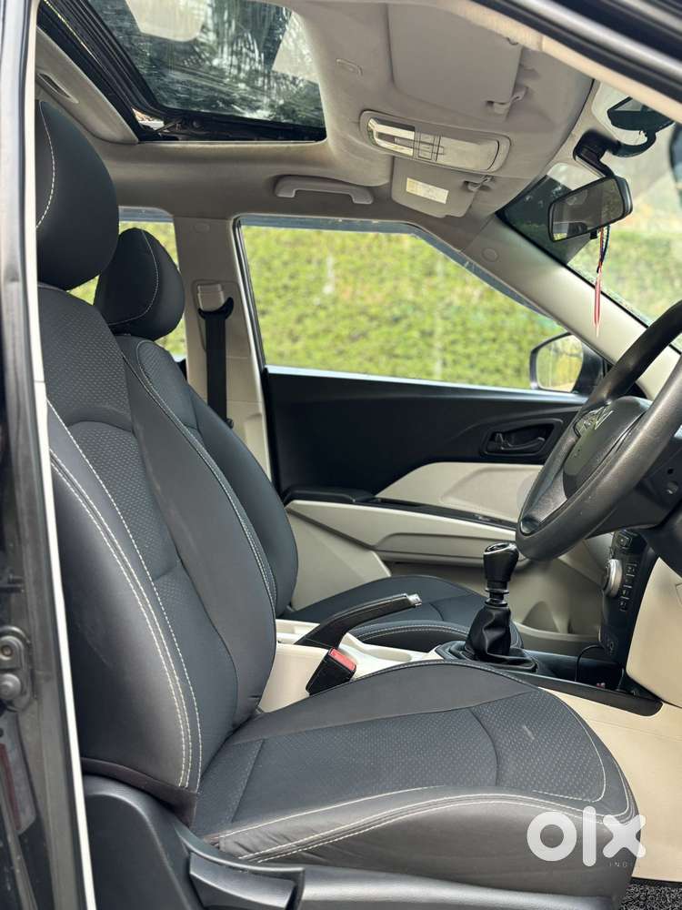 Mahindra Xuv300 W8, 2023, Petrol