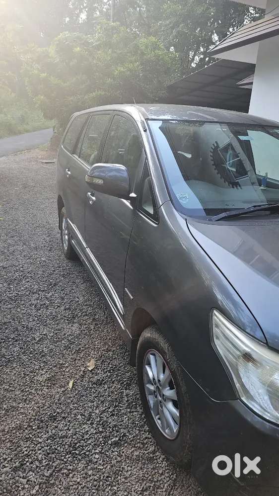 Toyota Innova 2014 Diesel Well Maintained.