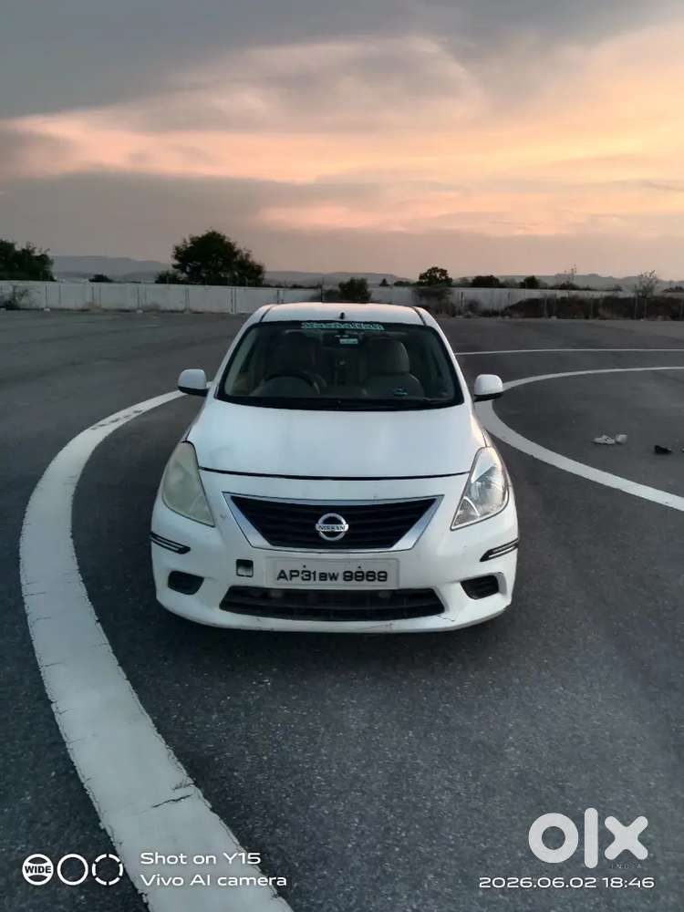 Nissan Sunny 2012