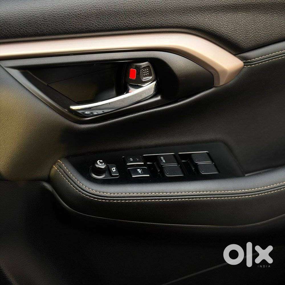 Maruti Suzuki Grand Vitara 1.5 Alpha Plus Intelligent Hybrid Ecvt, 2..