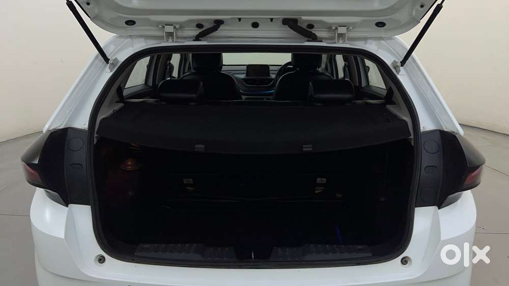 Tata Altroz Xz Plus (s), 2023, Petrol