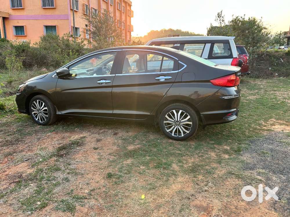 Well Maintained  With Service Records  With Sunroof New Tyre + New Spa