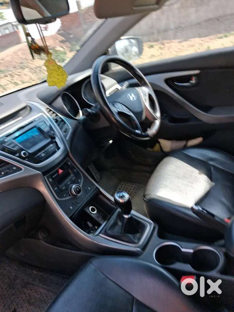 Hyundai New Elantra 2015 Diesel 107000 Km Driven