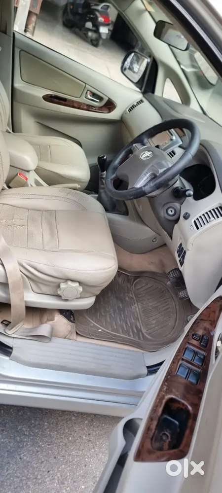 Toyota Innova 2.5 V 2012 Second Owner