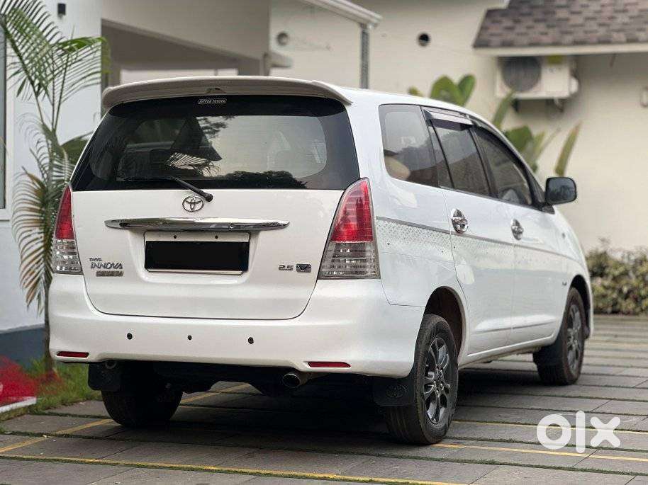 Toyota Innova 2.5 V 7 Str, 2011, Diesel