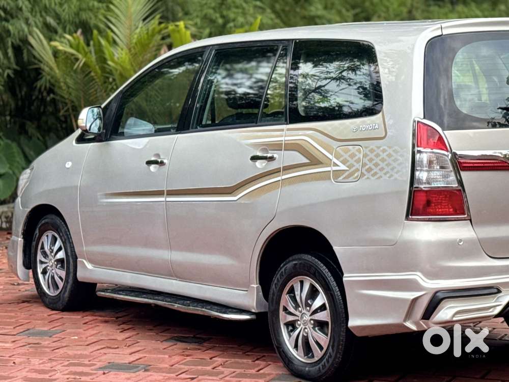Toyota Innova 2.5 Z Diesel 7 Seater Bs Iv, 2015, Electric