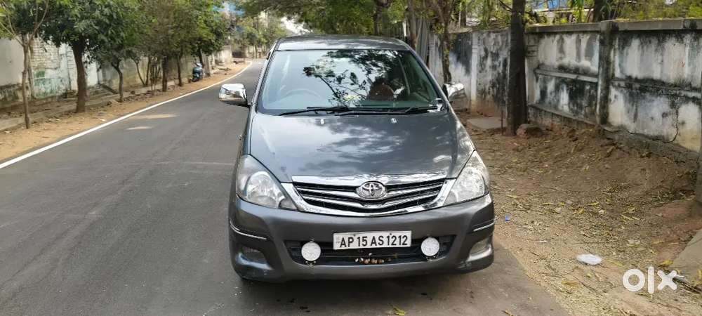 Toyota Innova 2010
