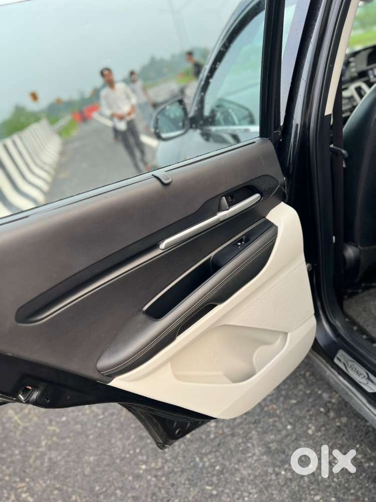 Kia Sonet Top Modal Push Button Start,