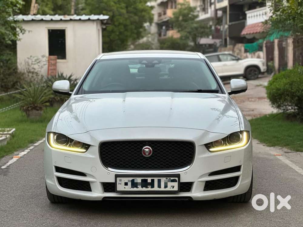 Jaguar Xe Portfolio, 2018, Petrol