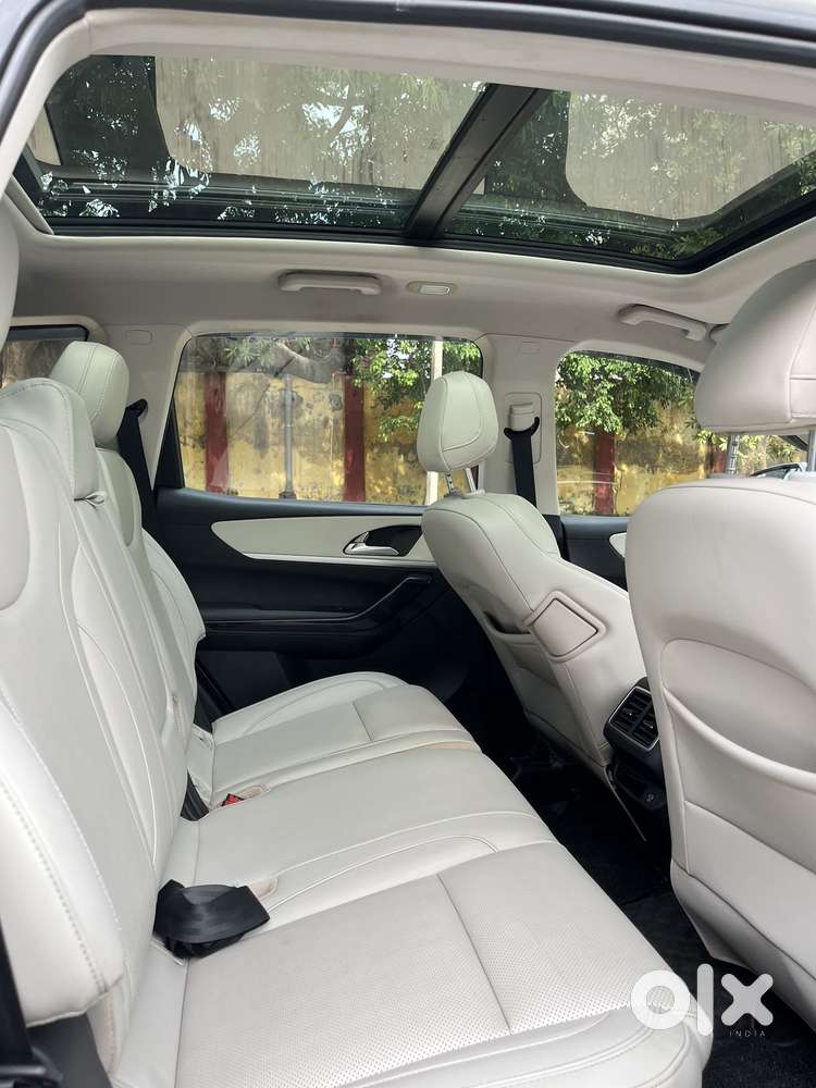 Mahindra Xuv700 2.0 Ax 7 Petrol Mt Str, 2022, Petrol