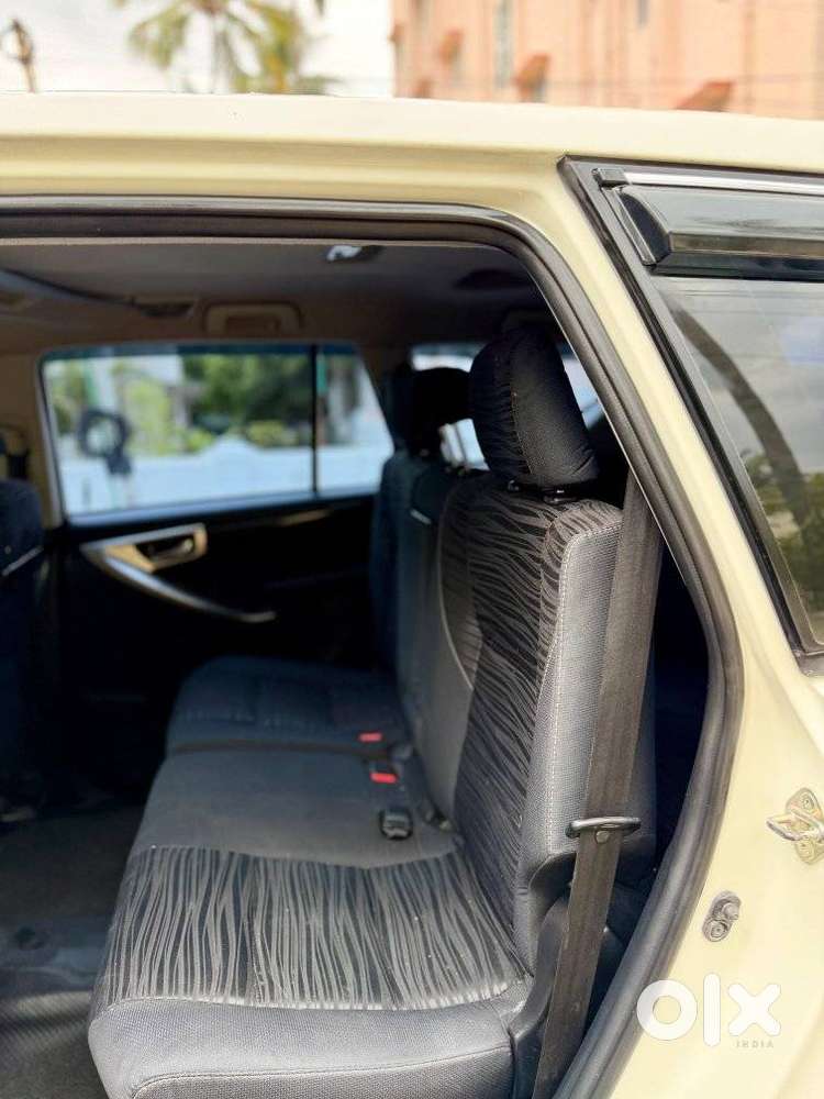 Toyota Innova Crysta 2.4 V, 2017