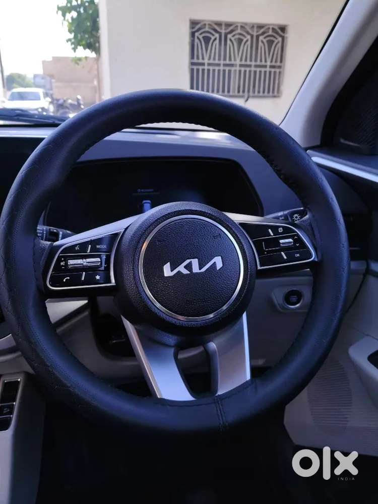 Kia Carens Prestige 1.5 Turbo Petrol 6 Seater With Cng And Foot Mate