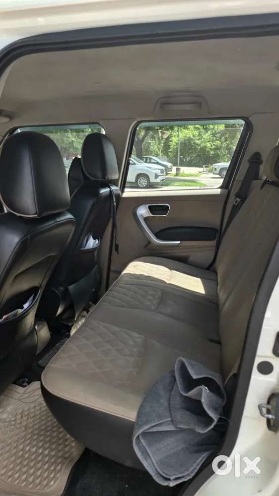 Mahindra Tuv 300 2018