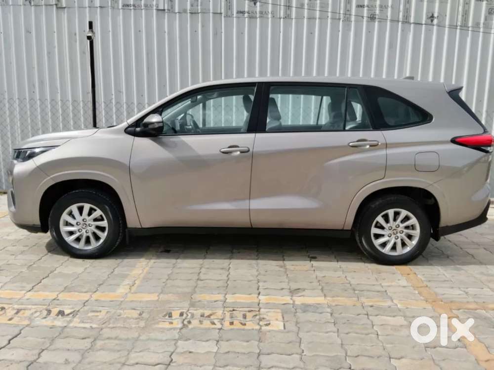 Toyota Innova Hycross, 2024, Petrol