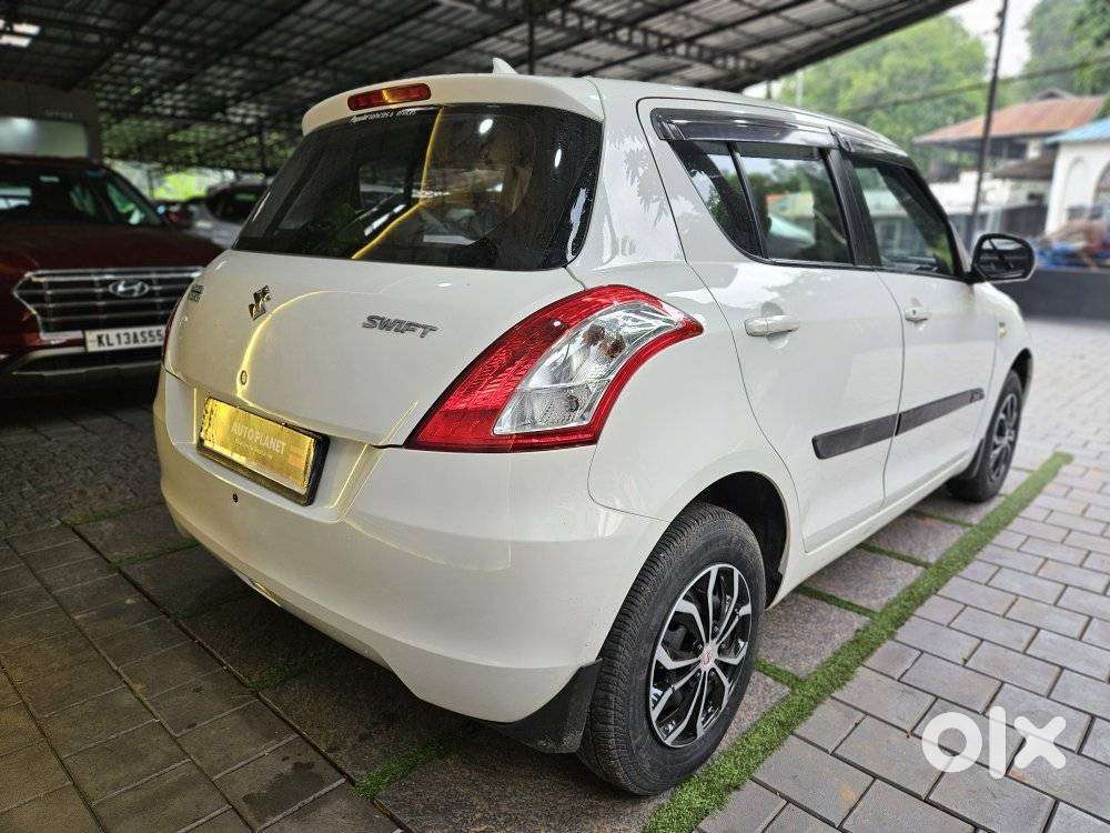 Maruti Suzuki Swift Lxi Optional-o, 2017, Petrol