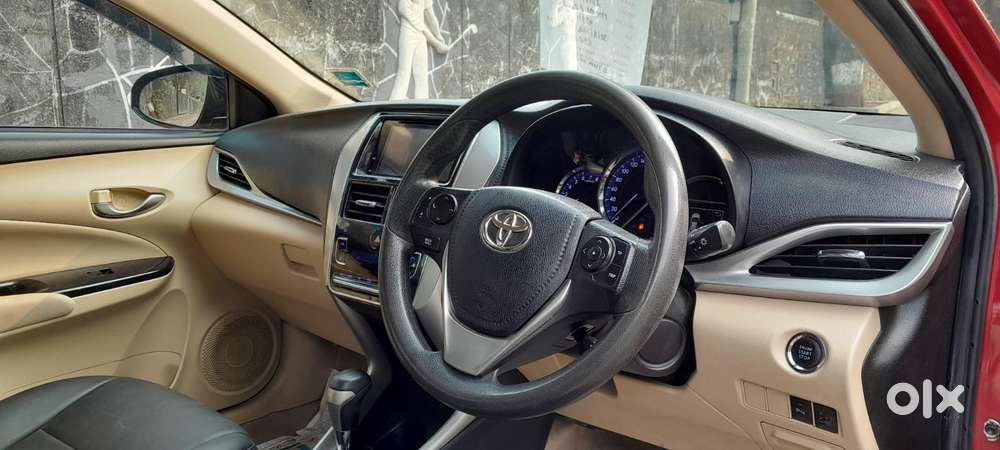 Toyota Yaris V Cvt, 2018, Petrol