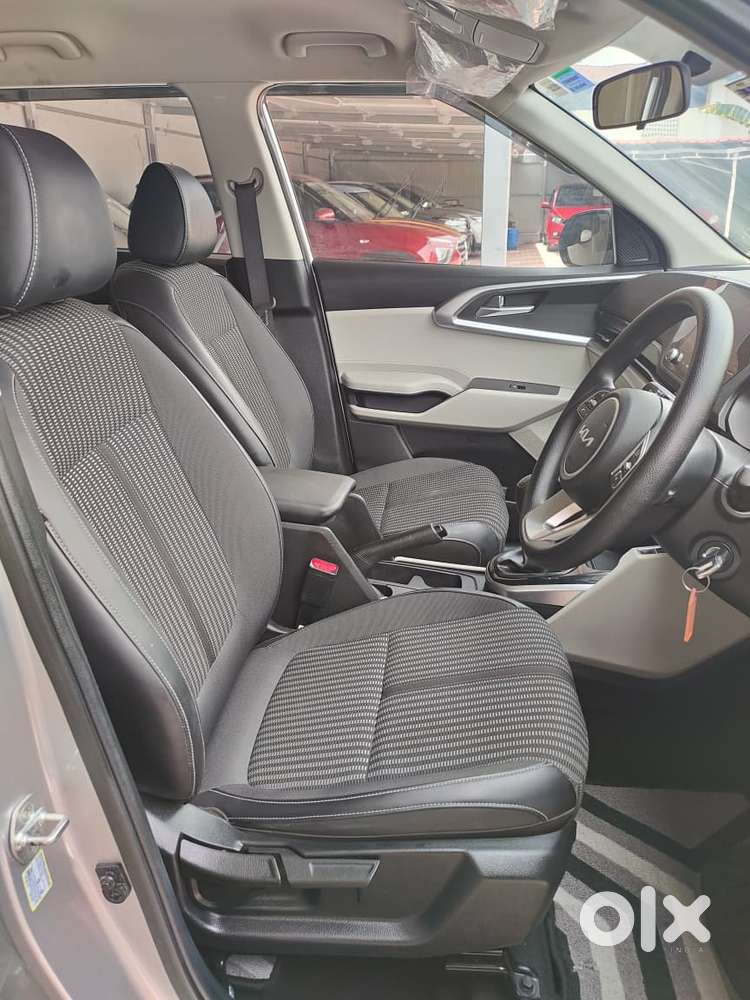 Kia Carens, 2022, Petrol