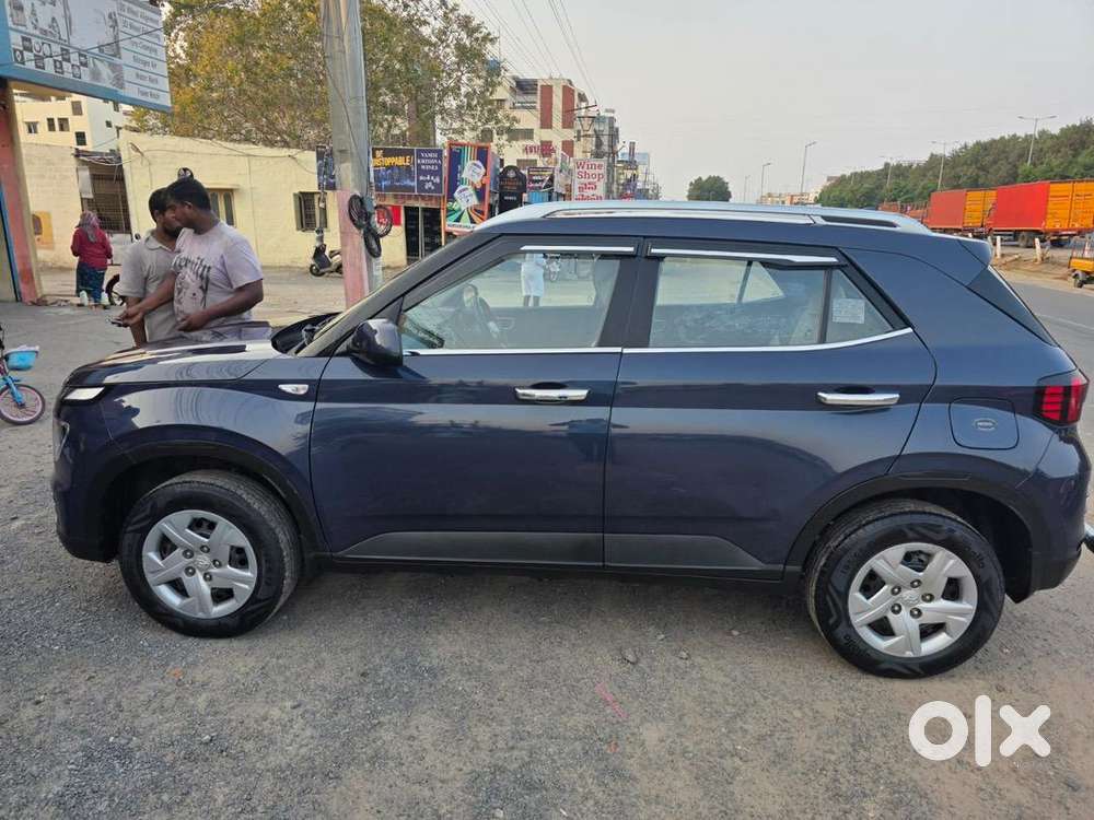 Hyundai Venue 2022 Petrol Well Maintained