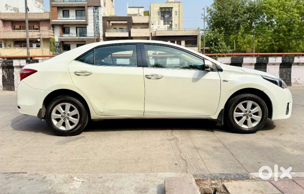 Toyota Corolla Altis G At, 2015, Petrol