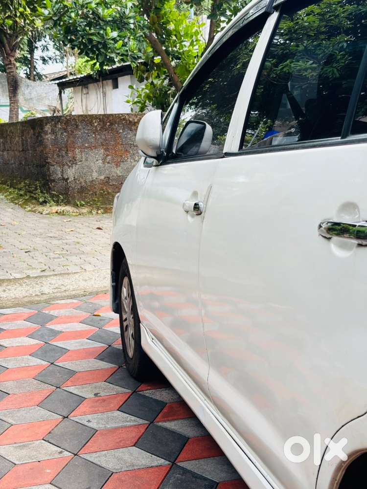 Toyota Innova Diesel 2010 Modelog Keralam New4tyres