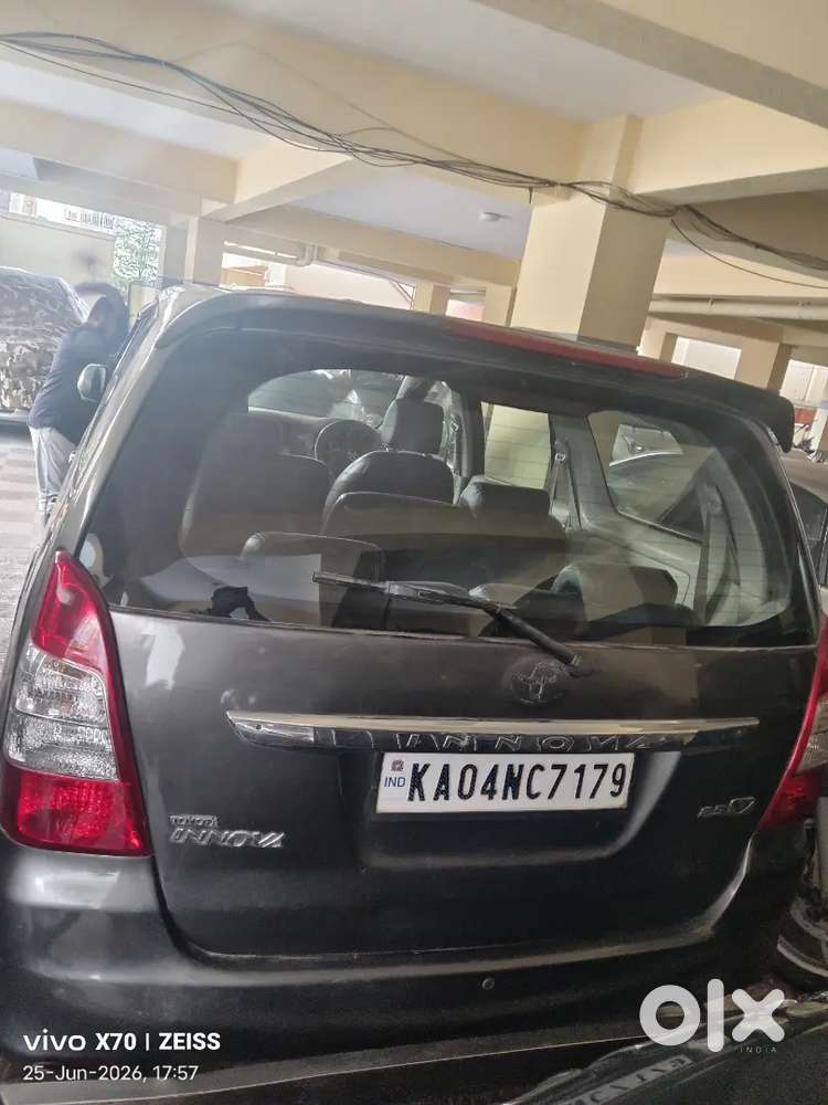 Toyota Innova 2012 Diesel 120000 Km Driven