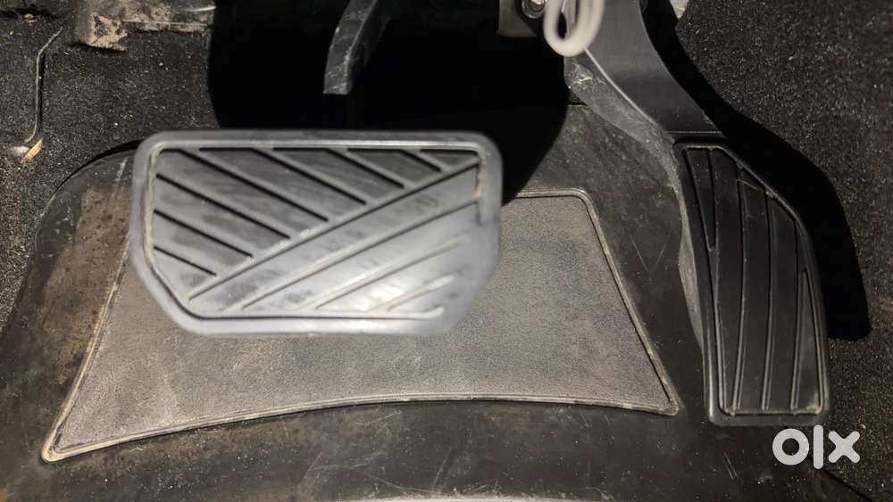 Maruti Suzuki Brezza 1.5 Zxi At Smart Hybrid, 2022, Petrol