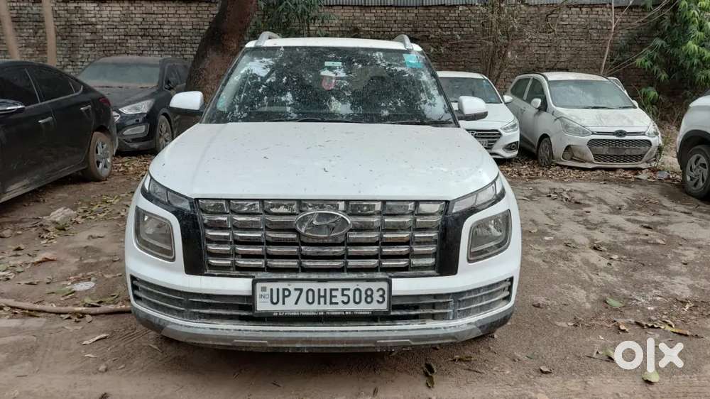 Hyundai Venue 2024 Petrol Well Maintained