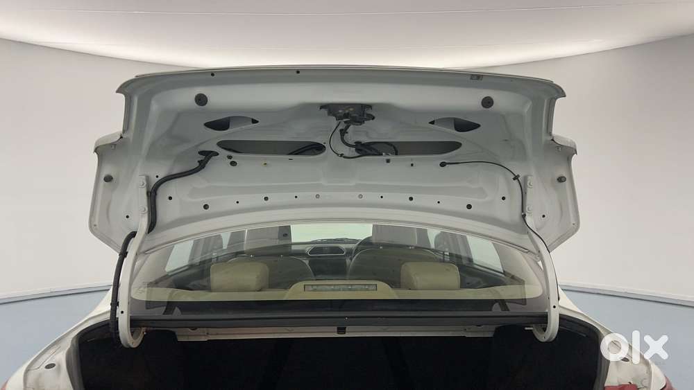 Maruti Suzuki Dzire Vxi Ags, 2022, Petrol