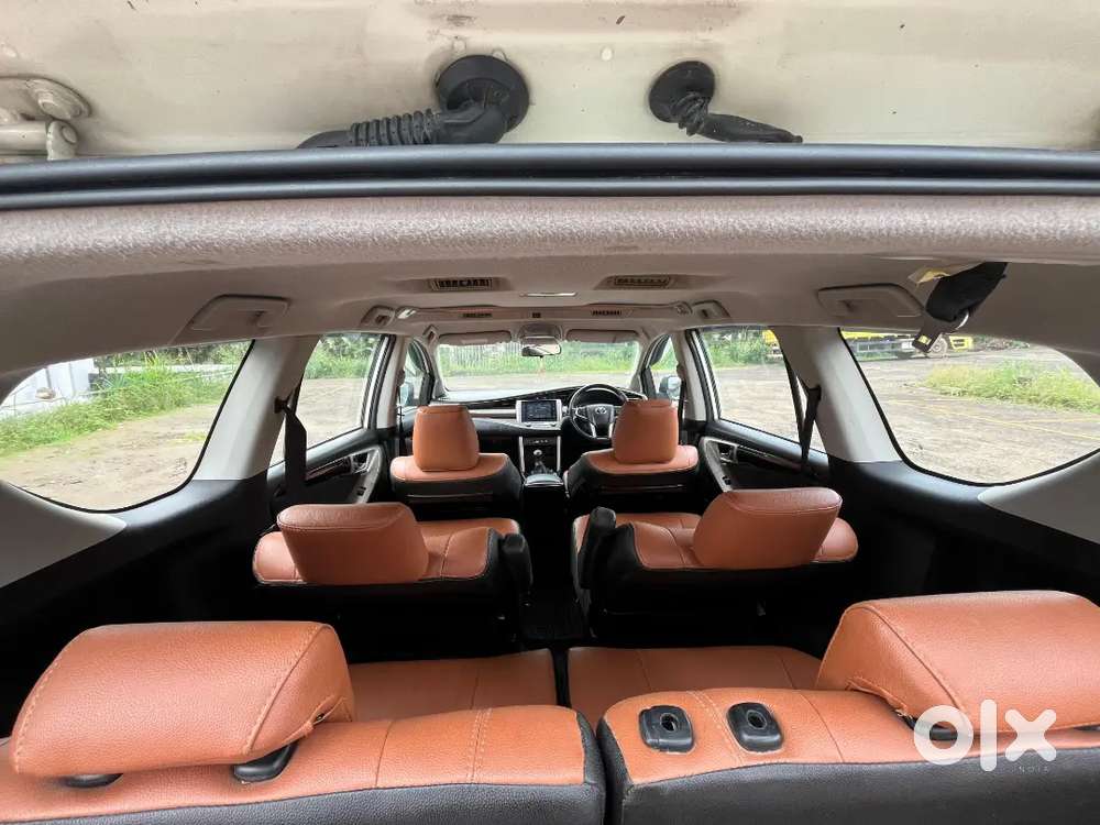 Innova Crysta 2016 V Well Maintained