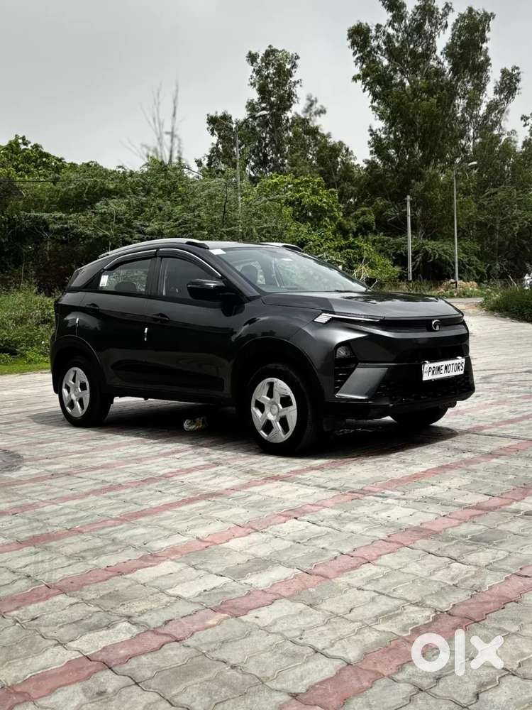 Tata Nexon, 2025, Petrol