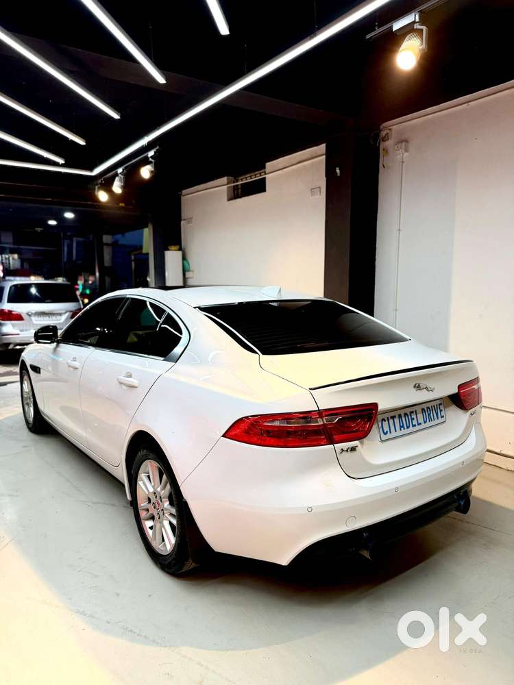 Jaguar Xe Portfolio, 2018, Petrol