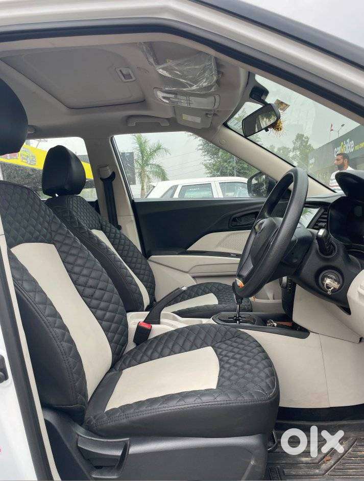 Mahindra Xuv300 1.2 W6 Amt Petrol, 2023, Petrol